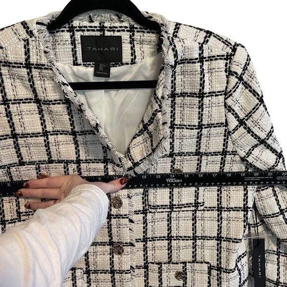 NWT- Tahari- Plaid Black White Cropped Gold Buttons Lined Tweed Jacket Blazer, L - Picture 7 of 12